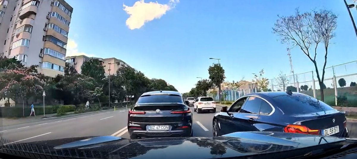 Manevra riscanta si comportament agresiv al unui sofer cu masina de Galati. Video