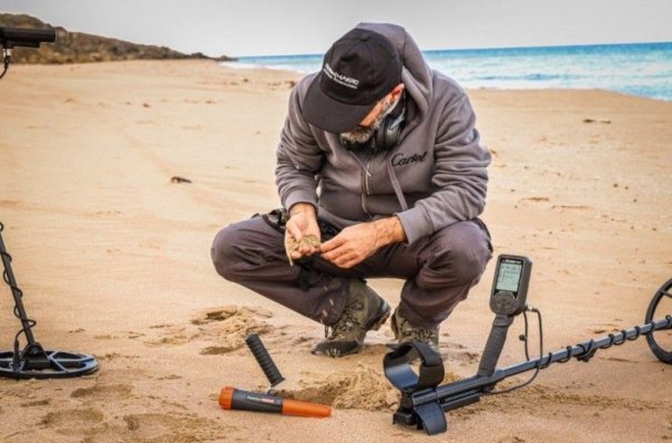 Un inel de aur pierdut în mare nu poate fi căutat cu detectorul de metale de oricine
