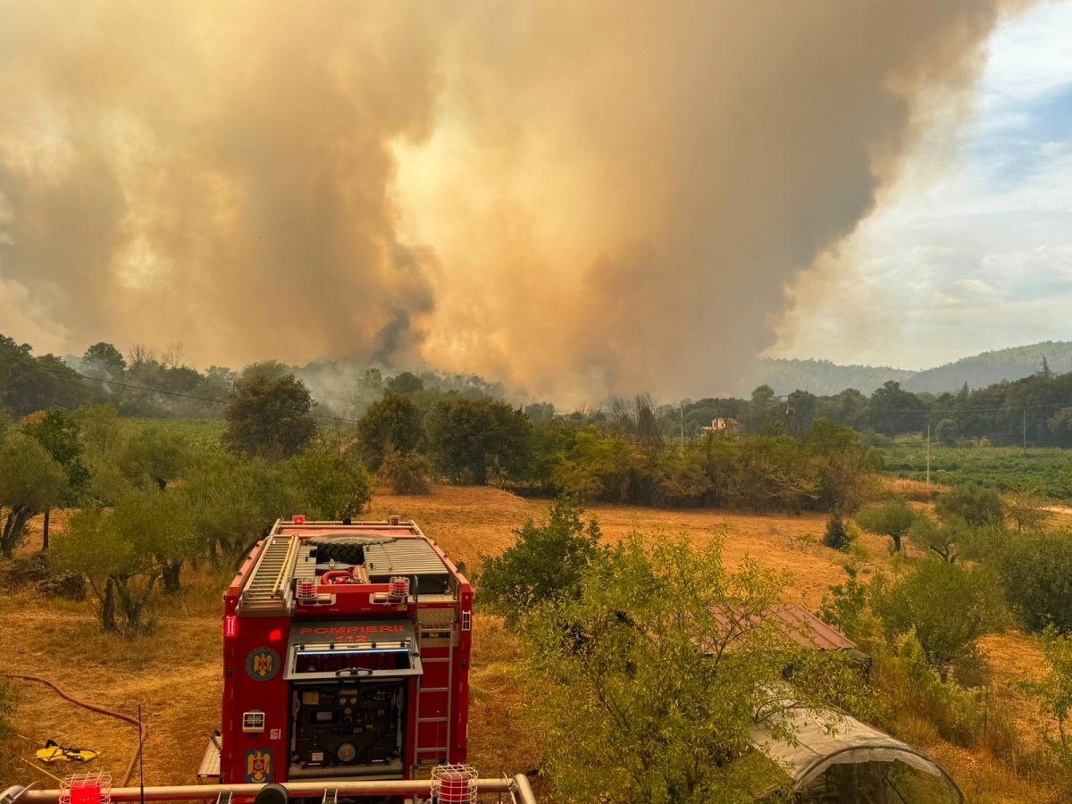 Cel de-al doilea schimb de pompieri romani care au intervenit in incendiile din Franta s-a intors acasa. Video
