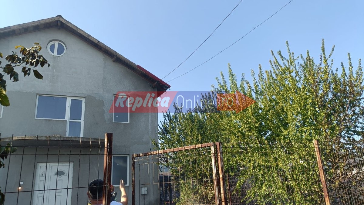 Incendiu de vegetatie uscata cu degajari mari de fum la intrare in localitatea Cumpana. Video Incendiu de vegetatie uscata cu degajari mari de fum la intrare in localitatea Cumpana. Video