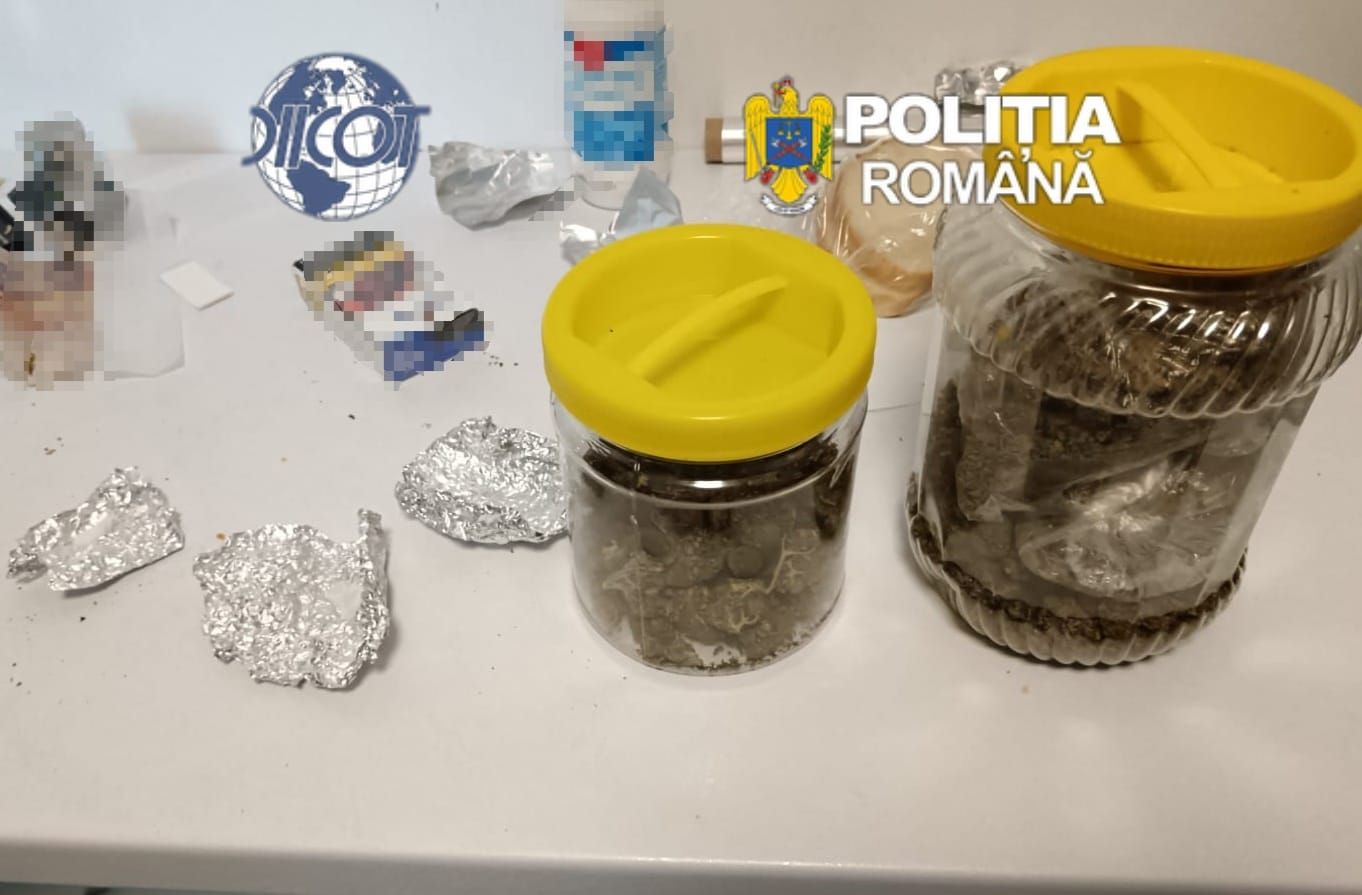 Un agent de politie penitenciara din Tulcea, prins in flagrant de catre DIICOT in timp ce vindea droguri Un agent de politie penitenciara din Tulcea, prins in flagrant de catre DIICOT in timp ce vindea droguri