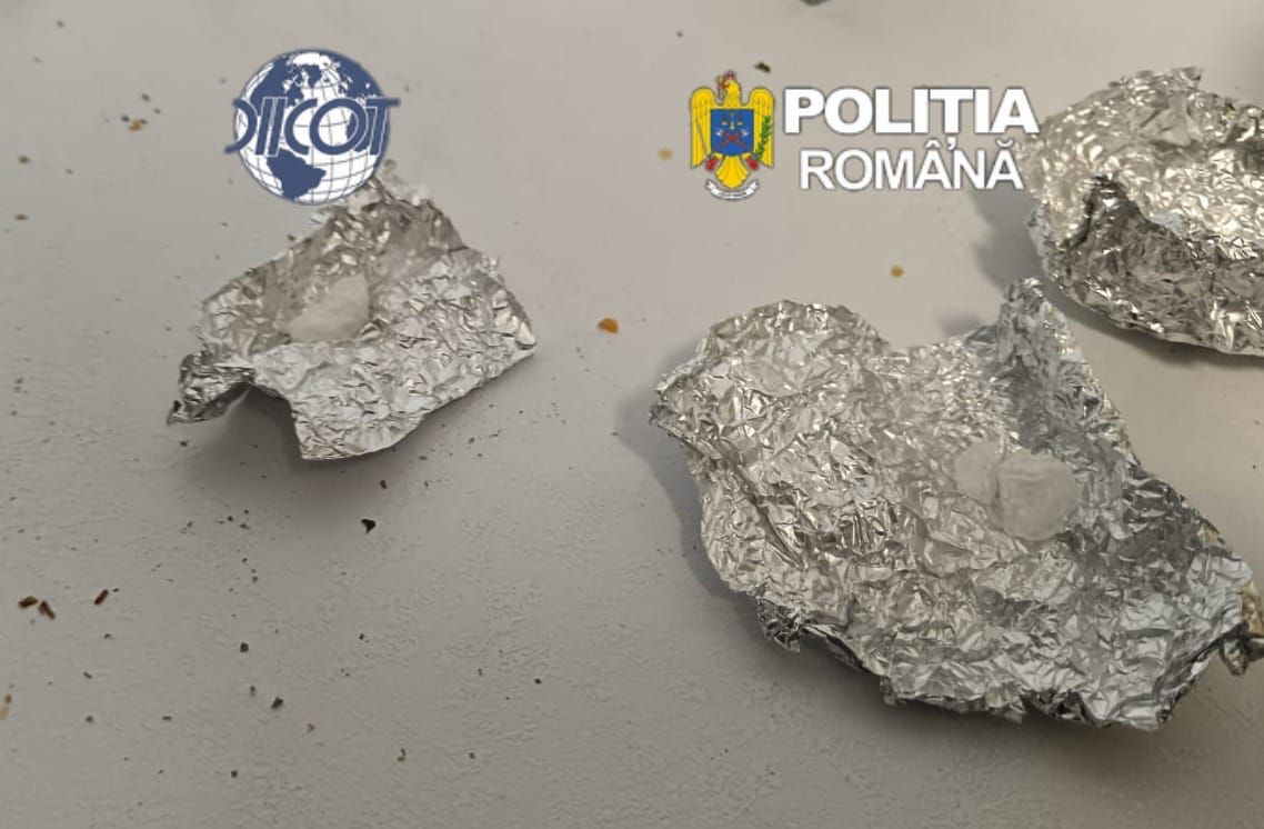 Un agent de politie penitenciara din Tulcea, prins in flagrant de catre DIICOT in timp ce vindea droguri Un agent de politie penitenciara din Tulcea, prins in flagrant de catre DIICOT in timp ce vindea droguri