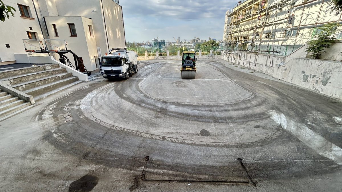 Se reabiliteaza spatiul exterior al Colegiului National „Mihai Eminescu” Se reabiliteaza spatiul exterior al Colegiului National „Mihai Eminescu”