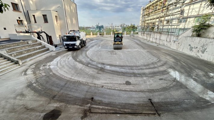 Se reabilitează spațiul exterior al Colegiului Național „Mihai Eminescu”