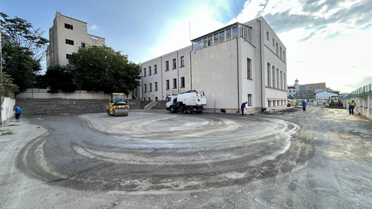 Se reabiliteaza spatiul exterior al Colegiului National &bdquo;Mihai Eminescu&rdquo;