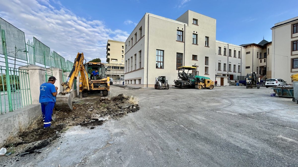 Se reabiliteaza spatiul exterior al Colegiului National &bdquo;Mihai Eminescu&rdquo;