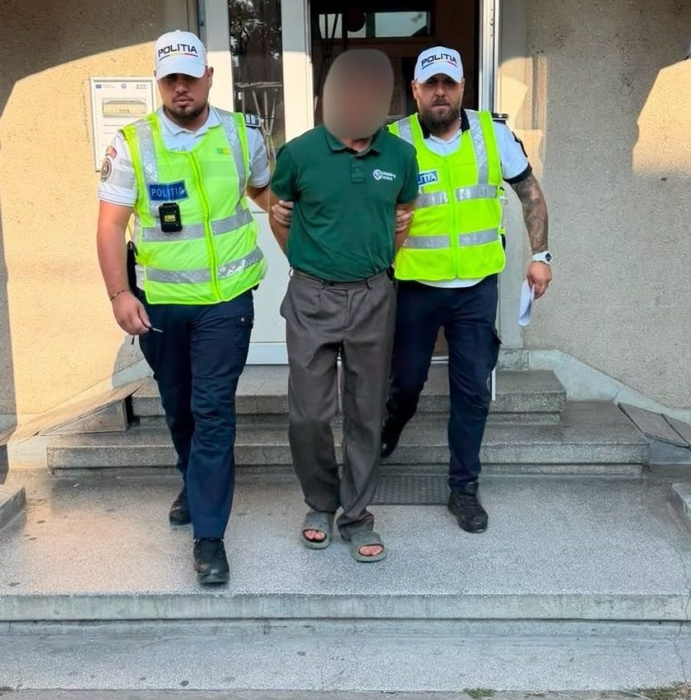 Un sofer a fost retinut, dupa ce a lovit un atelaj hipo si a fugit de la locul accidentului. Era beat la volan! Un sofer a fost retinut, dupa ce a lovit un atelaj hipo si a fugit de la locul accidentului. Era beat la volan!