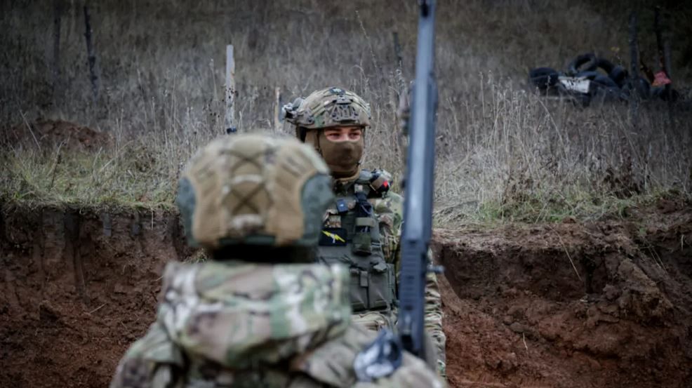 Tanar australian, acuzat de spionaj. Dupa un exercitiu militar in Rusia, s-a inrolat in Armata Ucrainei