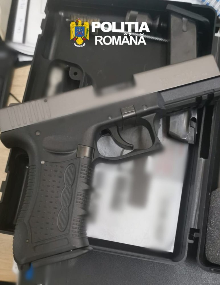 Trei barbati retinuti pentru nerespectarea regimului armelor, uz de arma si contrabanda