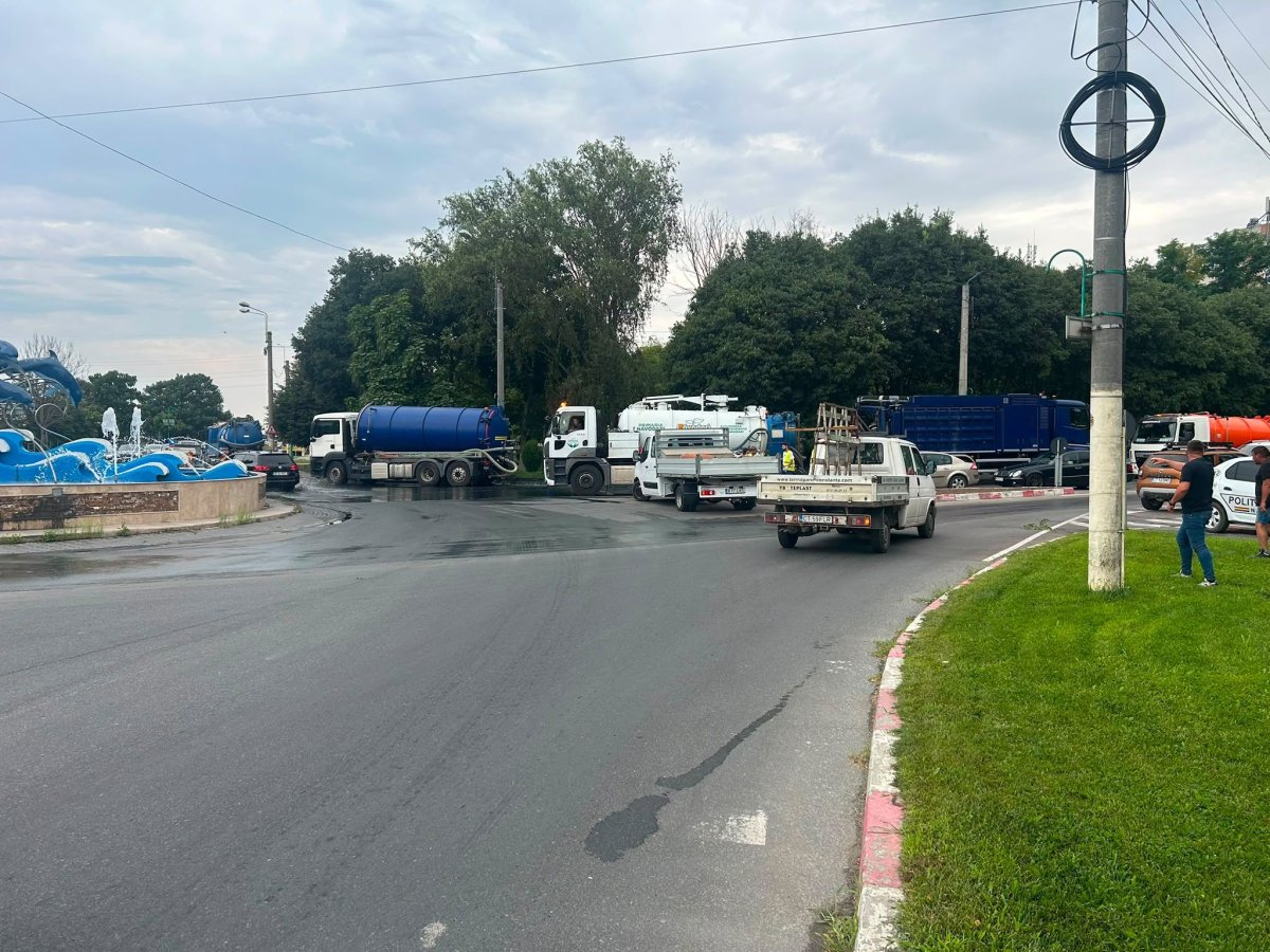 Interventie complexa a echipei RAJA pentru deblocarea colectorului principal de canalizare din orasul Navodari Interventie complexa a echipei RAJA pentru deblocarea colectorului principal de canalizare din orasul Navodari