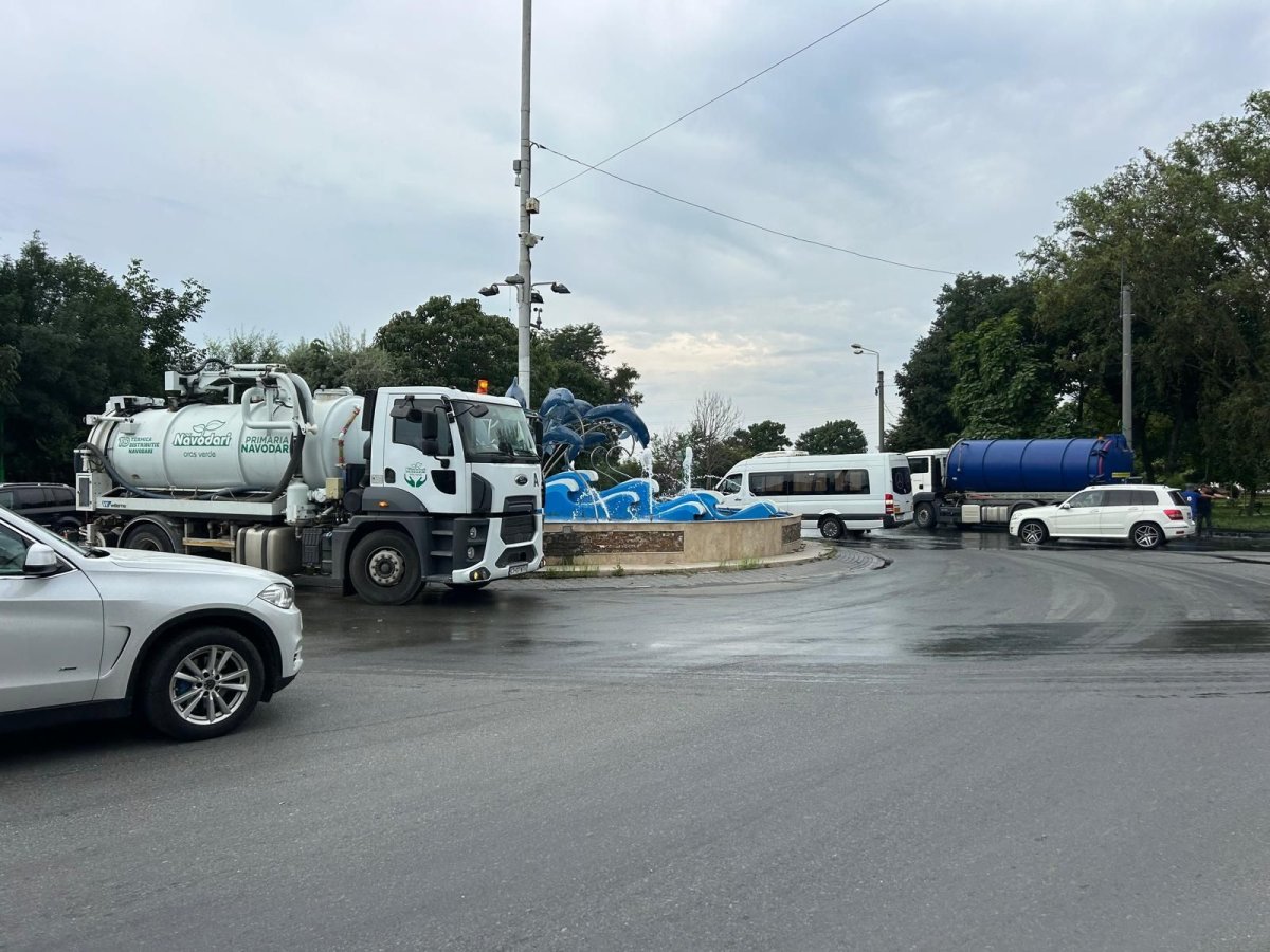 Interventie complexa a echipei RAJA pentru deblocarea colectorului principal de canalizare din orasul Navodari Interventie complexa a echipei RAJA pentru deblocarea colectorului principal de canalizare din orasul Navodari