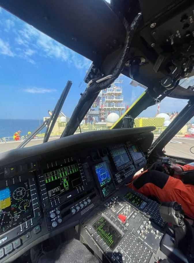  Incident pe o macara, aproape de Neptun Deep. Interventie in premiera a elicopterului Black Hawk al MAI in largul Marii Negre. Video