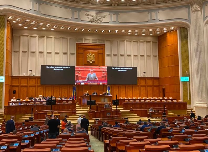 Alesii locali care ocupa functii la stat nu vor mai fi incompatibili. Parlamentarii s-au grabit sa modifice legea