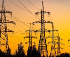 România vinde energie ziua în Bulgaria la un preț derizoriu și o cumpără seara de câteva ori mai scump