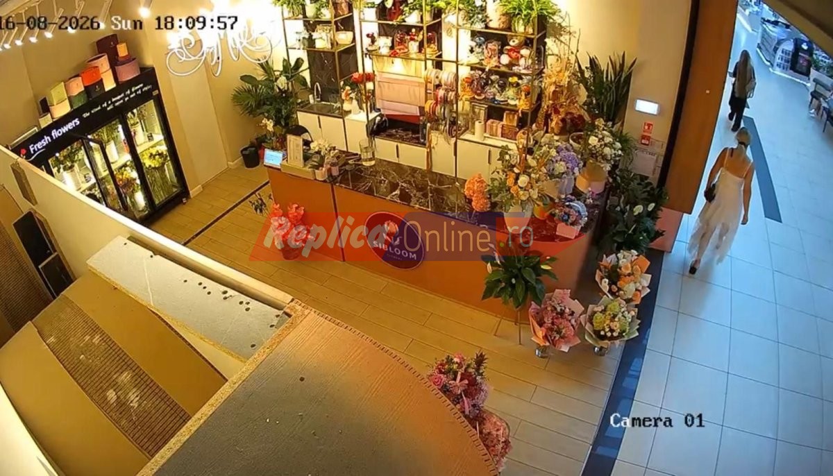 Furt la floraria Sibloom! Doua domnisoare au admirat florile, au ales aranjamentul si au plecat cu el fara sa plateasca. Video