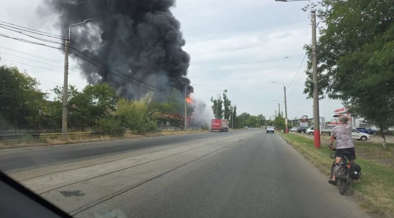 Alerta la Ploiesti! Incendiu puternic langa Rafinaria Petrotel Lukoil. Video