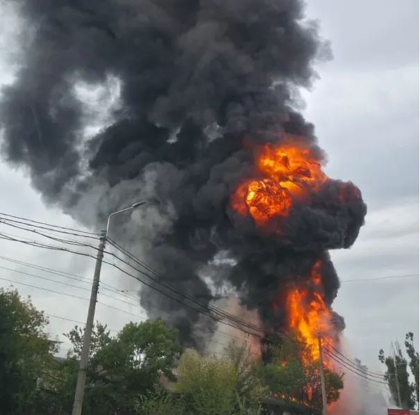 Alerta la Ploiesti! Incendiu puternic langa Rafinaria Petrotel Lukoil. Video