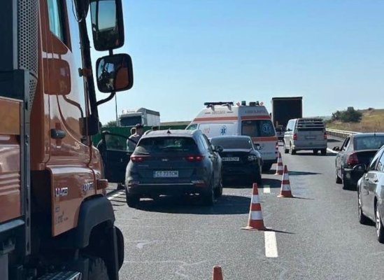 Carambol cu 3 mașini implicate și 2 victime pe A2, sensul de mers spre Constanța!