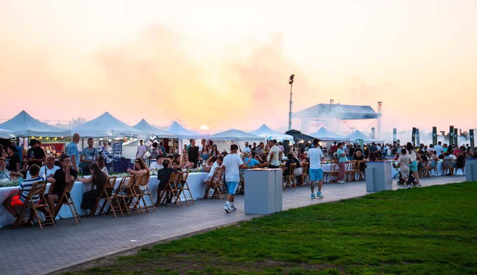 NIBIRU gazduieste primul Guinness World Records: record mondial pentru cea mai mare portie de aripioare de pui servita la un eveniment. Video