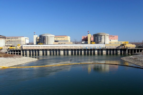 Raport: Barjele scufundate în Dunăre şi alte lucrări făcute pentru centrala de la Cernavodă au avut „eficienţă redusă“