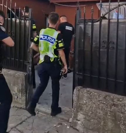 Metoda &bdquo;Accidentul&rdquo; loveste din nou! Noua persoane arestate pentru inselaciune cu un prejudiciu de 500.000 de lei. Video