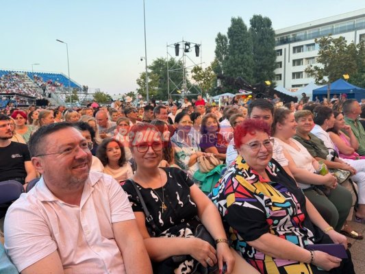 Festivalul Mamaia 2026, prima seară: cântecele care au făcut istorie s-au întâlnit cu cele care abia își încep povestea