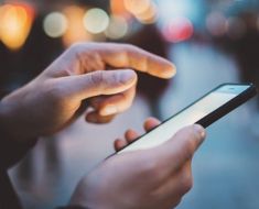 Românii ar putea primi SMS-uri înainte să le expire actele. Ce documente vor fi vizate Românii ar putea primi SMS-uri înainte să le expire actele. Ce documente vor fi vizate