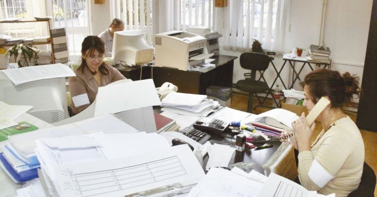 La Ministerul Mediului și cel al Economiei norma de hrană și voucherele de vacanță sunt acordate ilegal funcționarilor