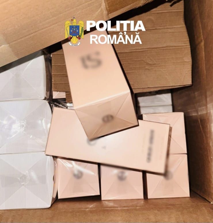 Control de amploare in Giurgiu: Peste 2.100 de parfumuri si haine de firma false, confiscate dintr-un autocar care mergea spre Bucuresti Control de amploare in Giurgiu: Peste 2.100 de parfumuri si haine de firma false, confiscate dintr-un autocar care mergea spre Bucuresti