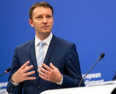 Parlamentarii liberali migrează în tabăra anti-Bolojan și se vor da ”ocupați” în ziua votului pentru Siegfried Mureșan Parlamentarii liberali migrează în tabăra anti-Bolojan și se vor da ”ocupați” în ziua votului pentru Siegfried Mureșan