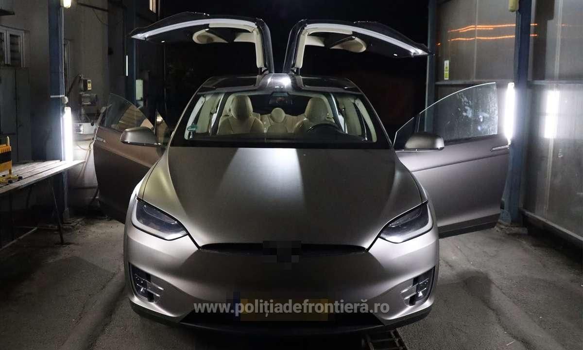 Captura la frontiera! O masina de 105.000 de lei, cautata de autoritatile olandeze, a fost oprita la Sighetu Marmatiei Captura la frontiera! O masina de 105.000 de lei, cautata de autoritatile olandeze, a fost oprita la Sighetu Marmatiei