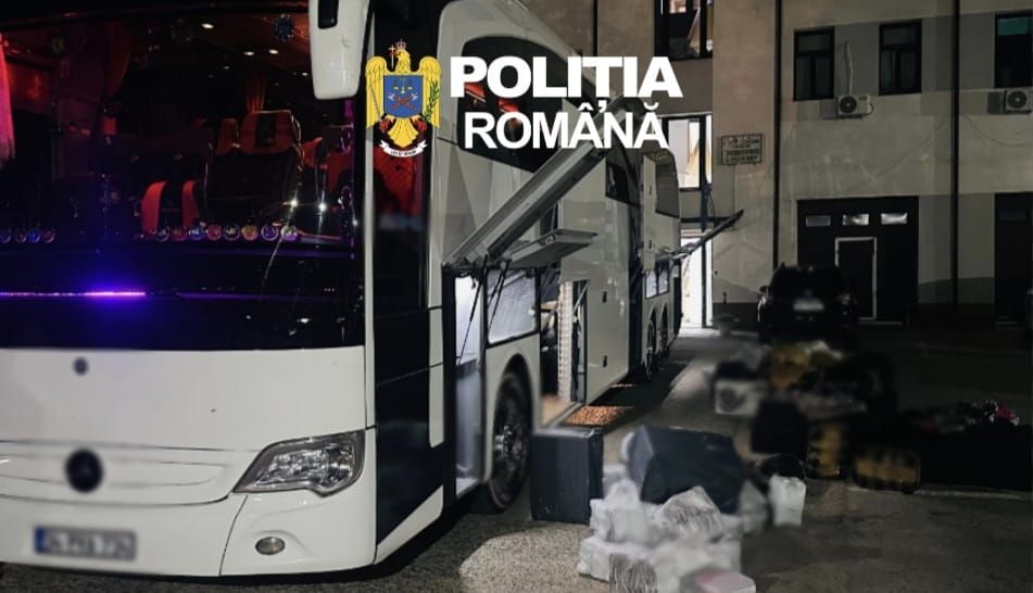Control de amploare in Giurgiu: Peste 2.100 de parfumuri si haine de firma false, confiscate dintr-un autocar care mergea spre Bucuresti Control de amploare in Giurgiu: Peste 2.100 de parfumuri si haine de firma false, confiscate dintr-un autocar care mergea spre Bucuresti