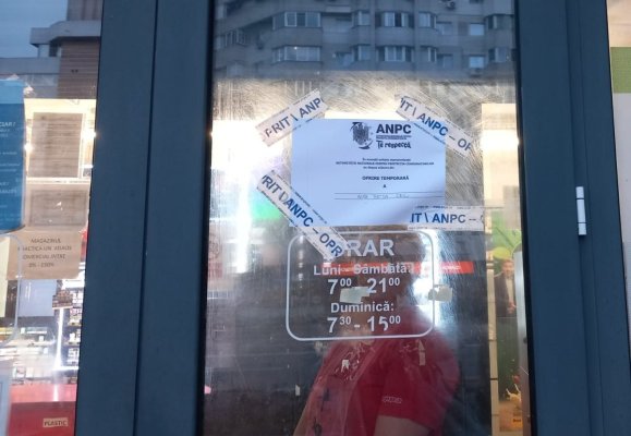 Gândaci, carne de shaorma ținută în căldură și insecte sub lăzile de înghețată! Dezastru descoperit de OPC în restaurantele și magazinele din Constanța. Video