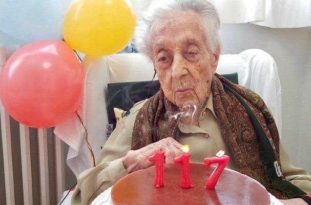 O femeie de 117 ani i-a surprins pe oamenii de știință. Cum au descoperit semne de îmbătrânire extremă, dar și de „tinerețe”