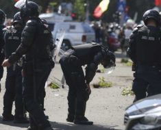 Un jandarm a ajuns în stare gravă la spital, după confruntările violente din Piața Victoriei