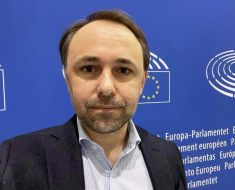 Cazul ambulanței atacate pentru că „ar fi furat copii“ ajunge la Comisia Europeană, după ce a fost depusă o plângere la TikTok