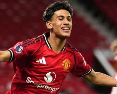 Jucătorul de 15 ani poreclit „micul Messi” ar vrea să plece de la Manchester United Jucătorul de 15 ani poreclit „micul Messi” ar vrea să plece de la Manchester United
