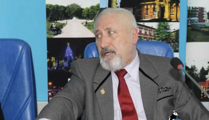 Un fost profesor al Academiei SRI neagă Holocaustul: „Nu există evreu român dus în Transnistria”