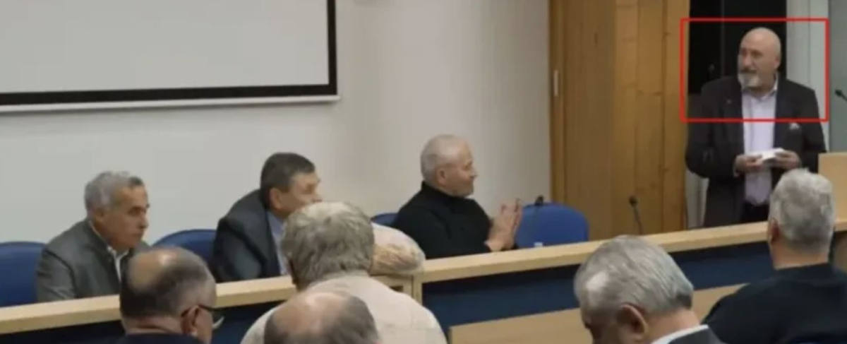Un fost profesor al Academiei SRI neaga Holocaustul: „Nu exista evreu roman dus in Transnistria” Un fost profesor al Academiei SRI neaga Holocaustul: „Nu exista evreu roman dus in Transnistria”