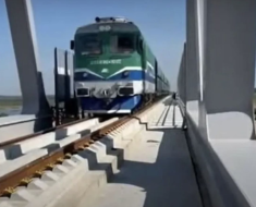 Tren internațional cu români, blocat pe podul Giurgiu–Ruse: Probleme la locomotivă, intervenție de urgență pe teritoriul Bulgariei Tren internațional cu români, blocat pe podul Giurgiu–Ruse: Probleme la locomotivă, intervenție de urgență pe teritoriul Bulgariei