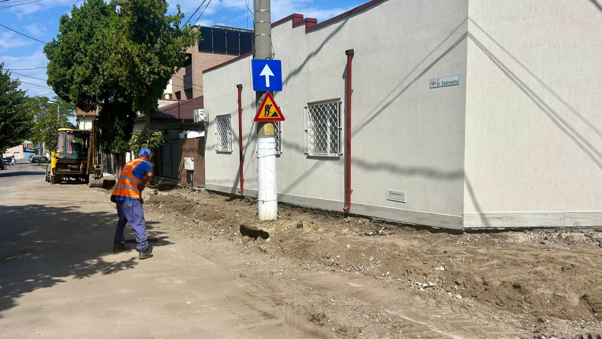 Echipele Confort Urban reabiliteaza strazile Ion Lahovari si Doctor Nicolae Sadoveanu Echipele Confort Urban reabiliteaza strazile Ion Lahovari si Doctor Nicolae Sadoveanu