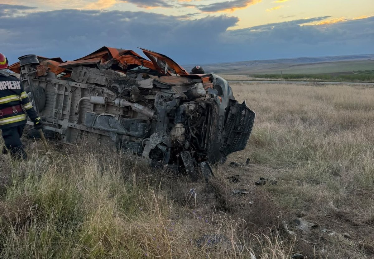 Accident rutier grav, la intrare in localitatea Sacele! sase persoane au ajuns la spital, dupa ce un microbuz s-a rasturnat Accident rutier grav, la intrare in localitatea Sacele! sase persoane au ajuns la spital, dupa ce un microbuz s-a rasturnat