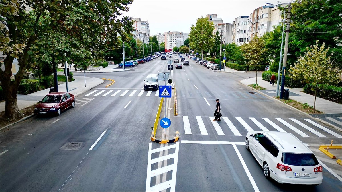 Doua treceri de pietoni au fost reamenajate, pe strada Dezrobirii din municipiul Constanta! Doua treceri de pietoni au fost reamenajate, pe strada Dezrobirii din municipiul Constanta!