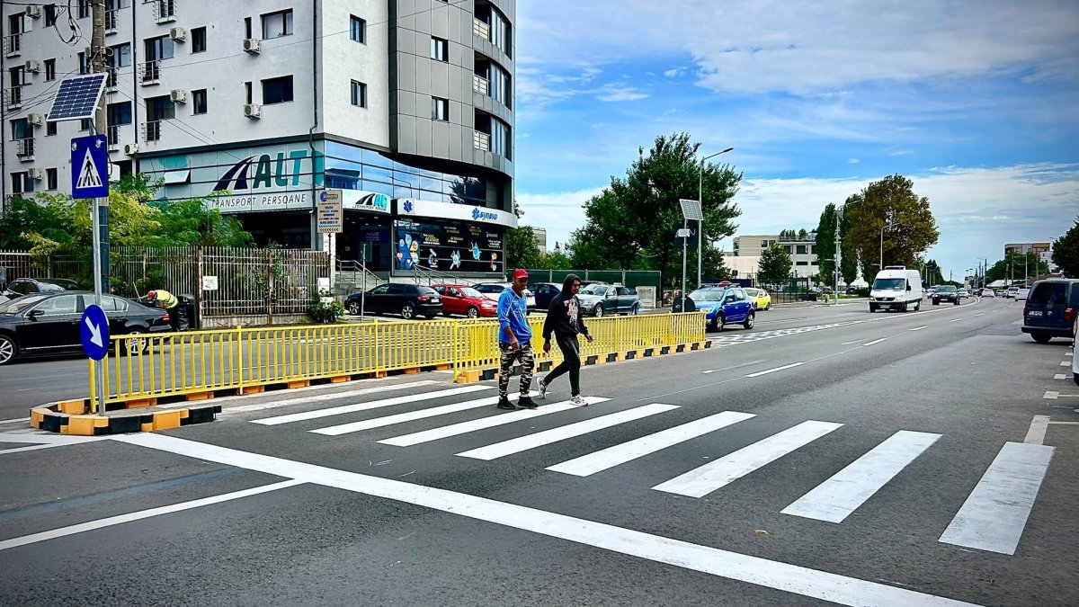 Doua treceri de pietoni au fost reamenajate, pe strada Dezrobirii din municipiul Constanta! Doua treceri de pietoni au fost reamenajate, pe strada Dezrobirii din municipiul Constanta!