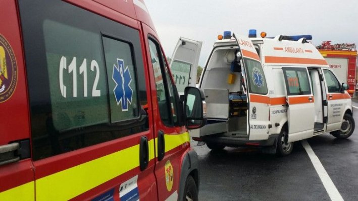 O mașină s-a răsturnat în afara părții carosabile, la Culmea