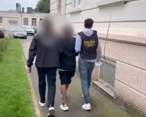 Un tânăr a fost arestat preventiv după ce a lăsat un bătrân fără bani și documente. Video