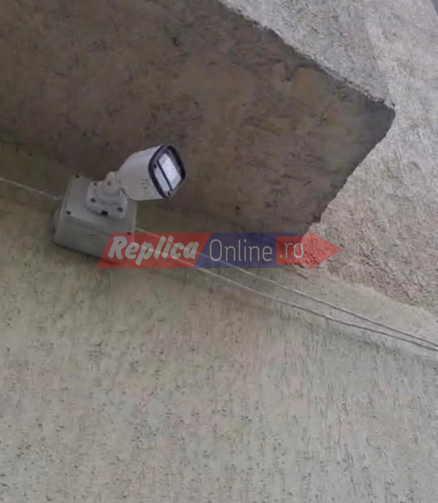 Zeci de interfoane de la scarile blocurilor din Constanta au fost vandalizate. Locatarii sunt disperati. Video Zeci de interfoane de la scarile blocurilor din Constanta au fost vandalizate. Locatarii sunt disperati. Video