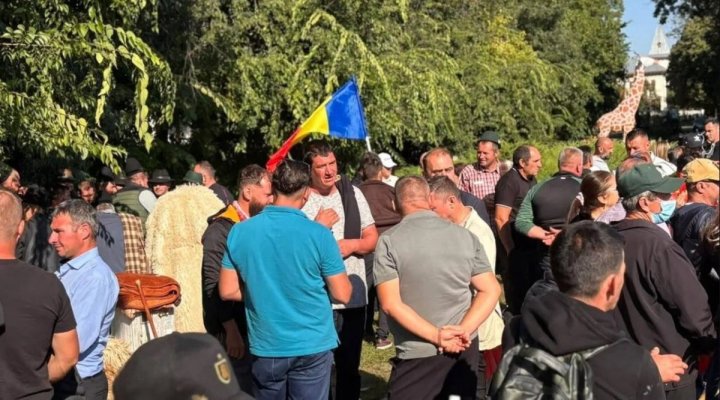 Cotroceniul intră în criza oierilor: delegația protestatarilor, chemată la discuții după confruntările cu jandarmii