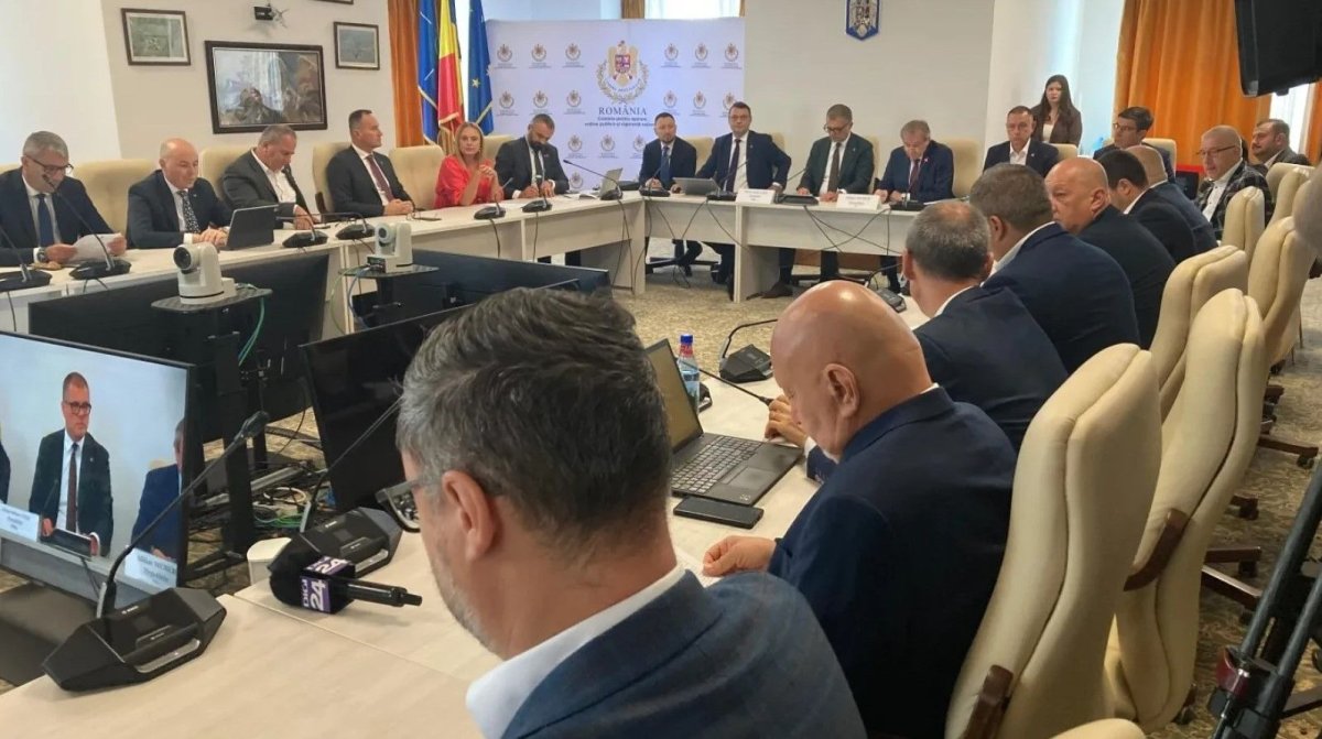 Urlete in Parlament pe tema sprijinirii Ucrainei: „Vreti sa ne bagati in razboi!” Urlete in Parlament pe tema sprijinirii Ucrainei: „Vreti sa ne bagati in razboi!”