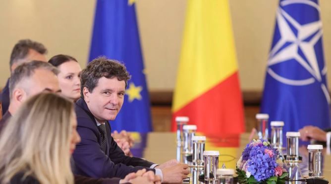 Fitch avertizeaza ca Romania se apropie de categoria &rdquo;junk&rdquo; daca blocajul politic persista